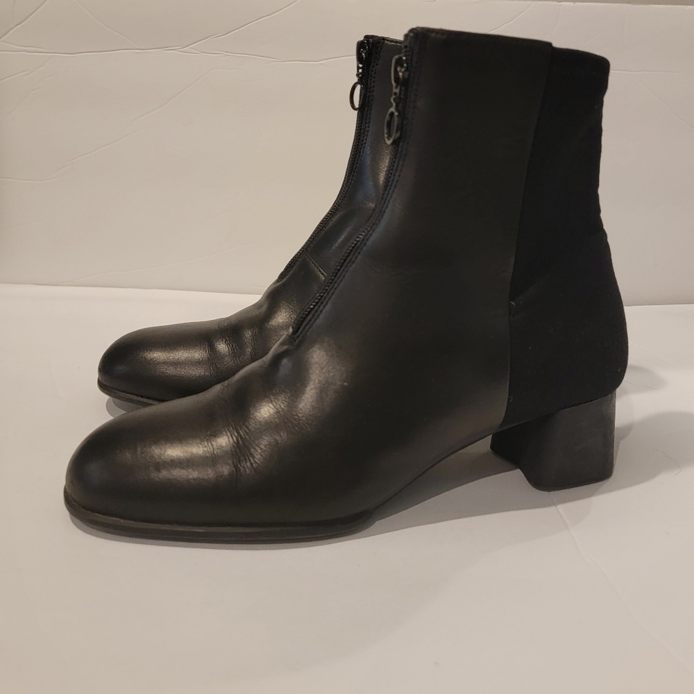 Camper Leather low heel Boot front Zipper Closure 50/50 boot Black SZ 9 E39